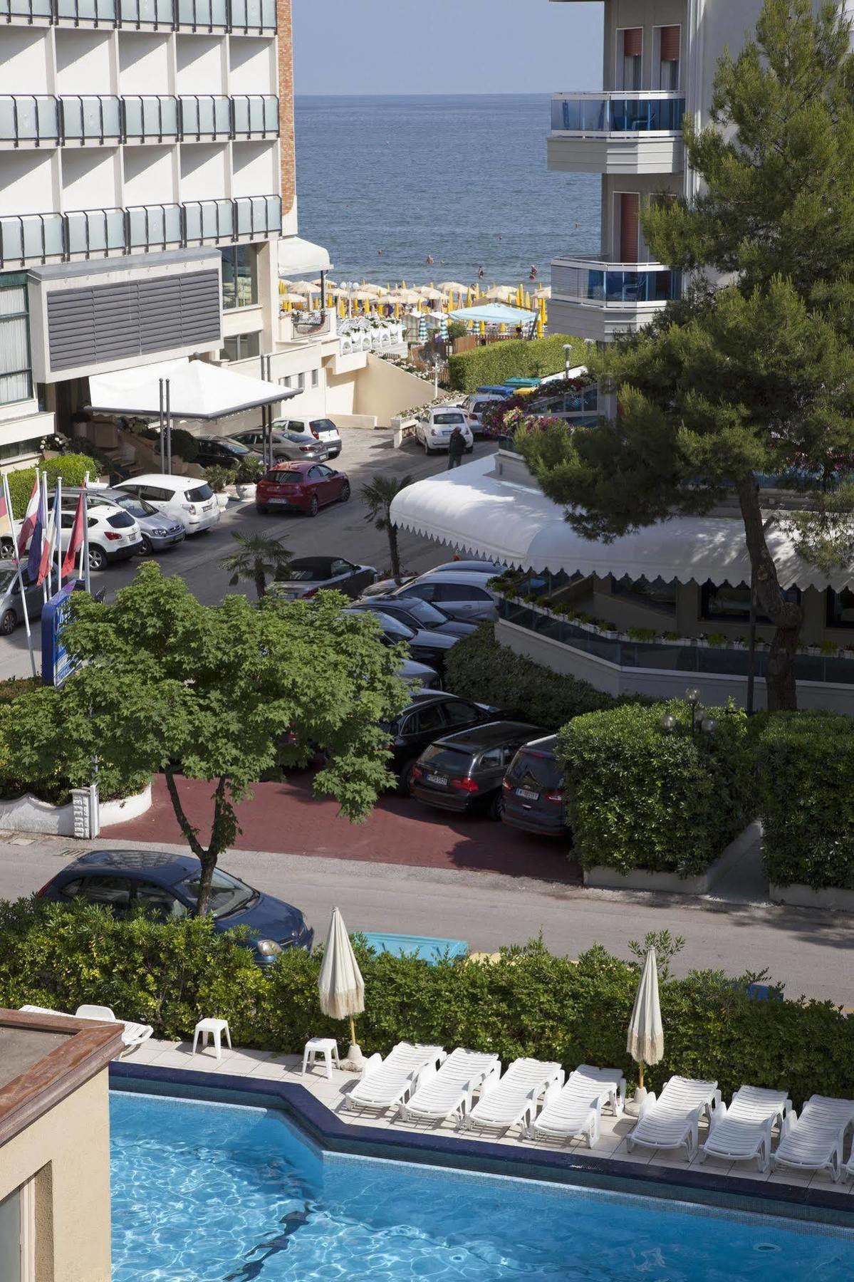 Hotel Amalfi Lido di Jesolo Exterior foto
